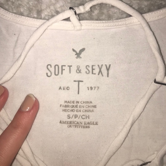 White T-shirt with neck detail - Picture 3 of 3